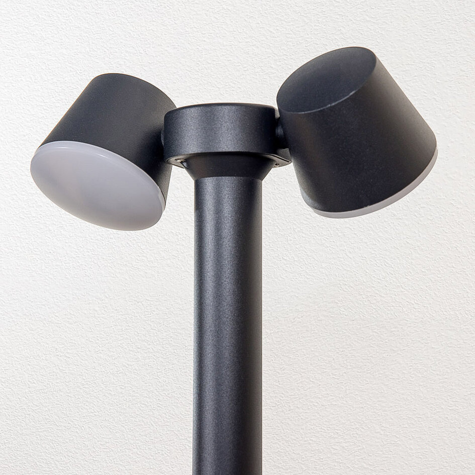 Justerbar stående utomhuslampa Penny - svart med integrerad LED