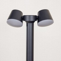 Justerbar stående utomhuslampa Penny - svart med integrerad LED