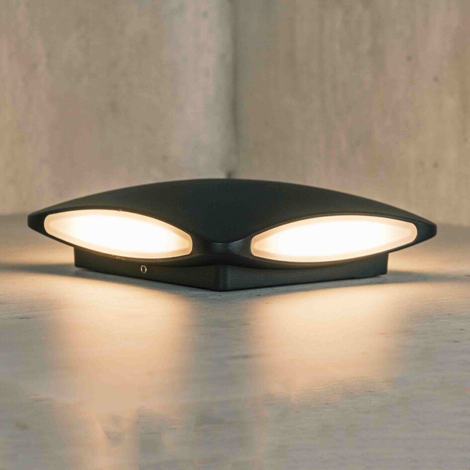 Kvadratisk utomhusvägglampa Bonnie - svart med integrerad LED