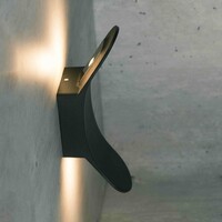 Designad utomhusvägglampa Stormy - svart med integrerad LED