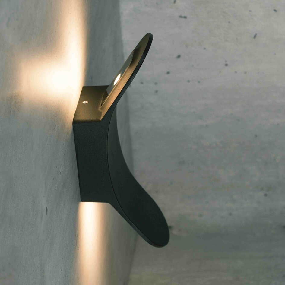 Designad utomhusvägglampa Stormy - svart med integrerad LED