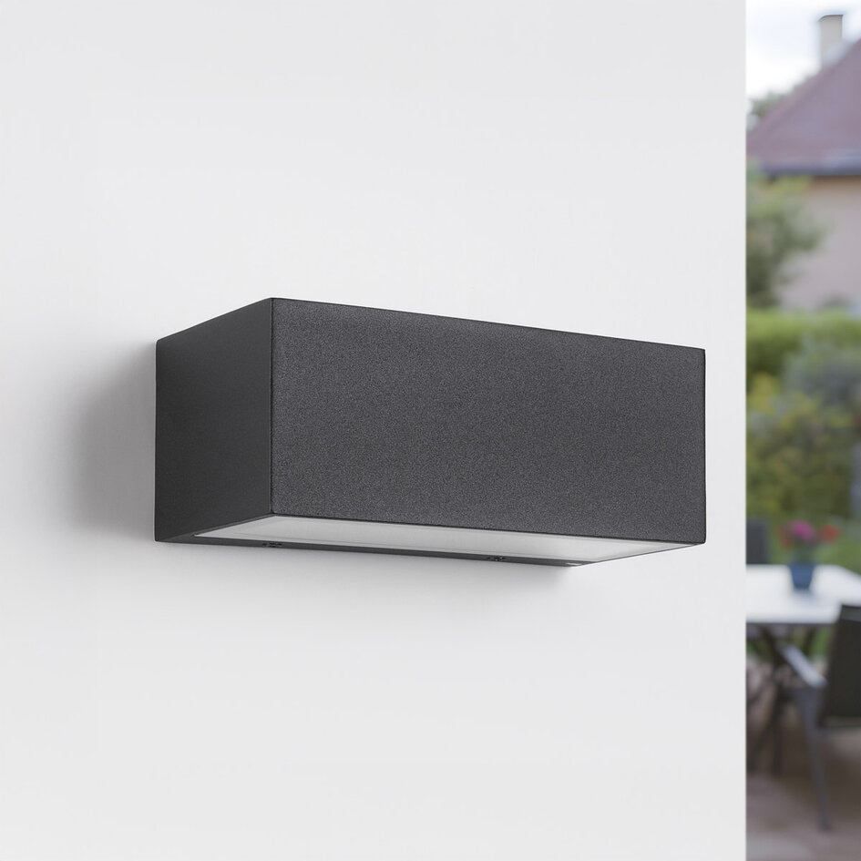 Utomhusvägglampa Kai - svart med integrerad LED