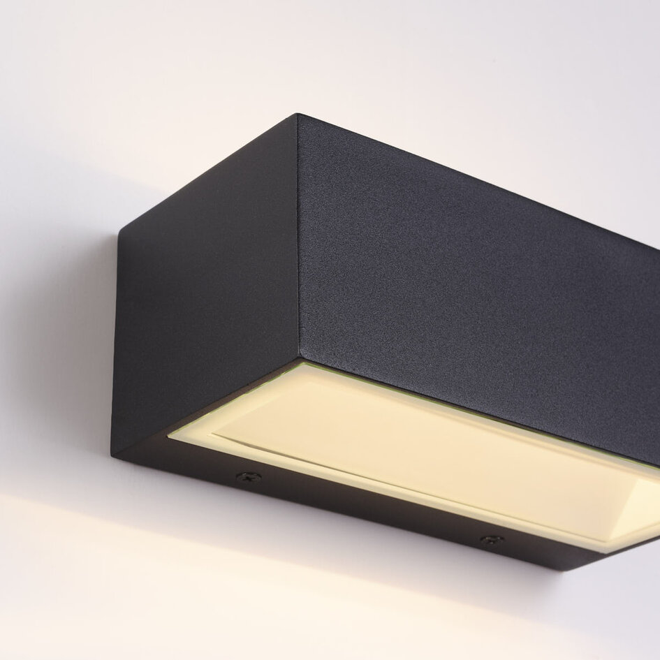 Utomhusvägglampa Kai - svart med integrerad LED