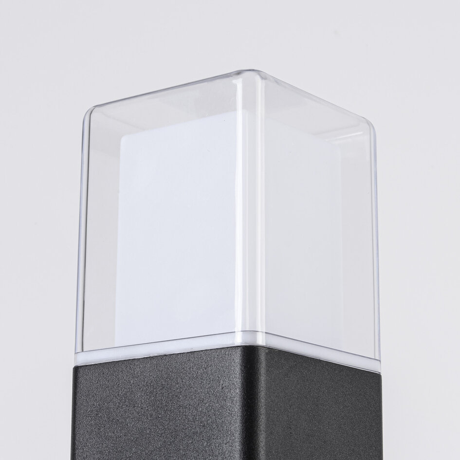 Stående utomhuslampa Ivo - svart med integrerad LED
