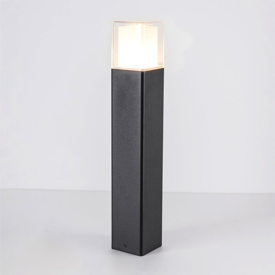 Stående utomhuslampa Ivo - svart med integrerad LED