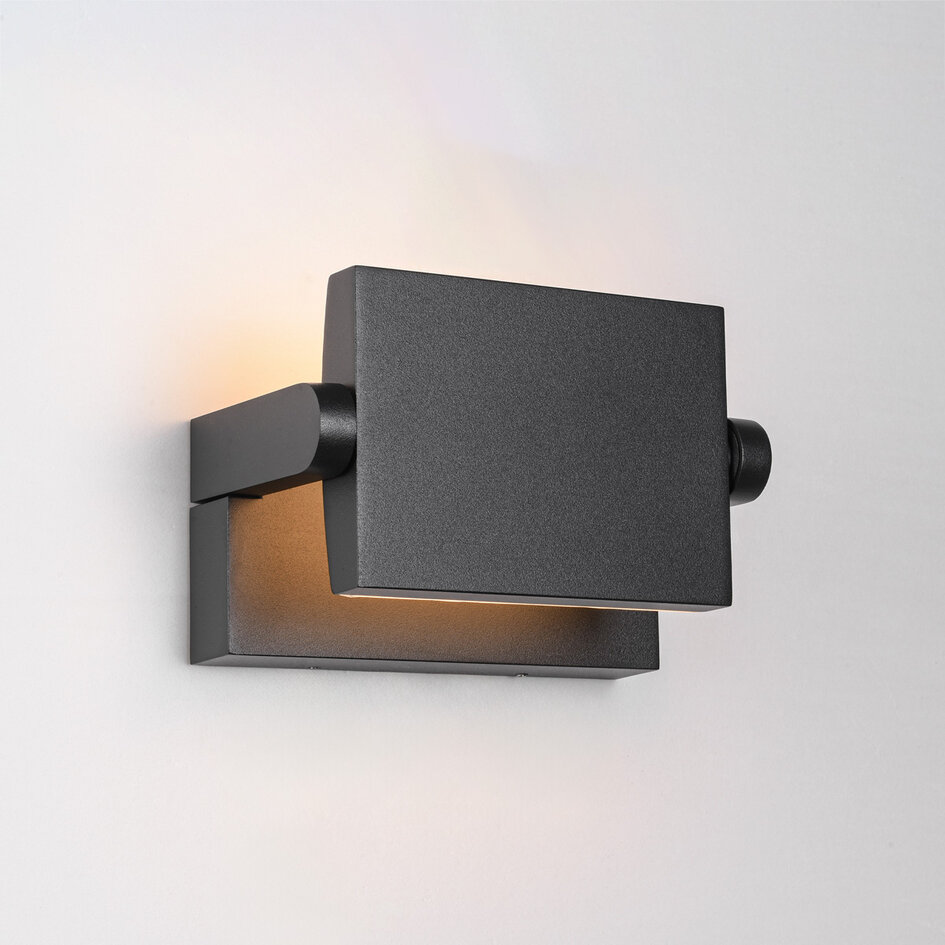Justerbar utomhusvägglampa Berlin - svart med integrerad LED