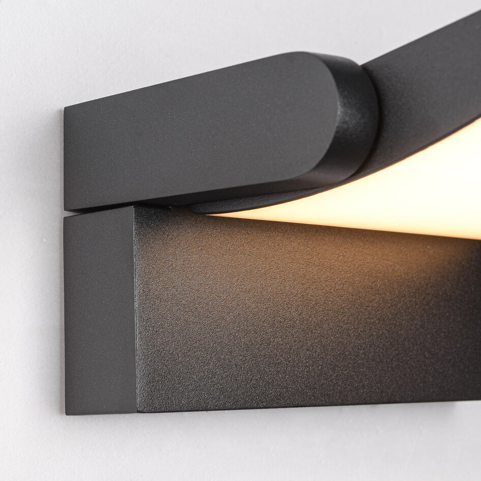 Justerbar utomhusvägglampa Berlin - svart med integrerad LED