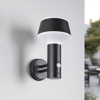 Industriell utomhusvägglampa Max - med sensor i svart