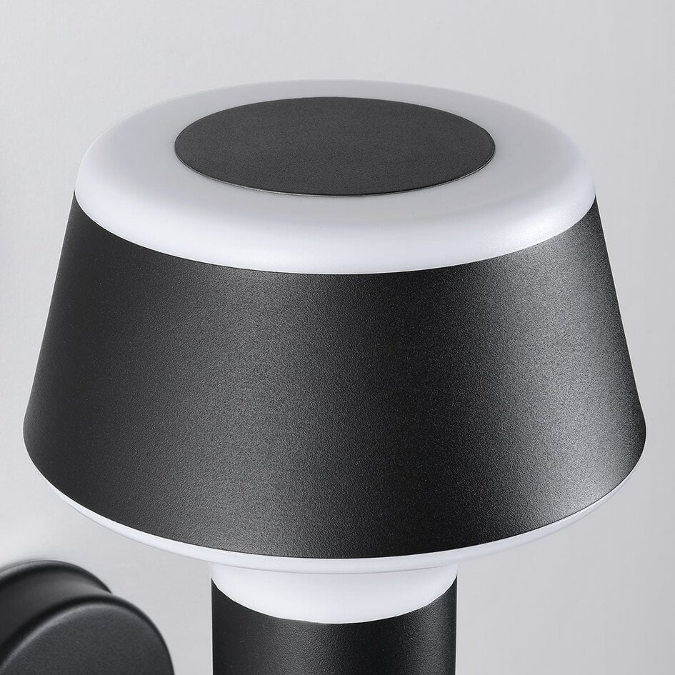 Industriell utomhusvägglampa Max - med sensor i svart
