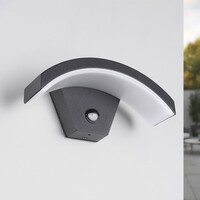 Designad utomhusvägglampa Vic med sensor - svart med integrerad LED