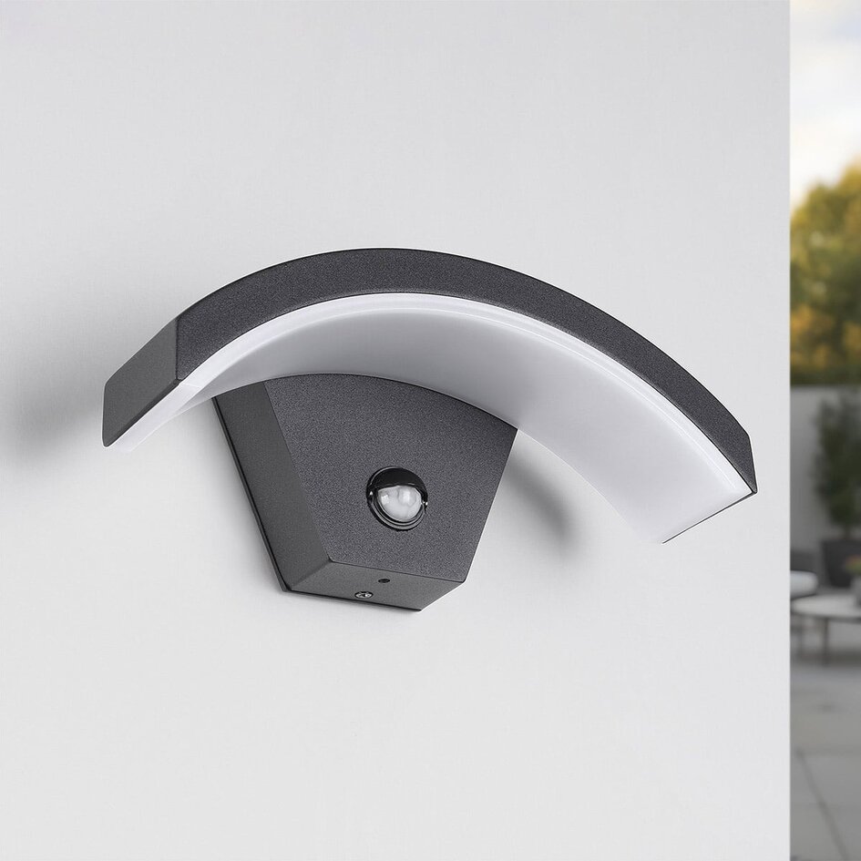 Designad utomhusvägglampa Vic med sensor - svart med integrerad LED