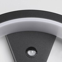 Designad utomhusvägglampa Vic med sensor - svart med integrerad LED