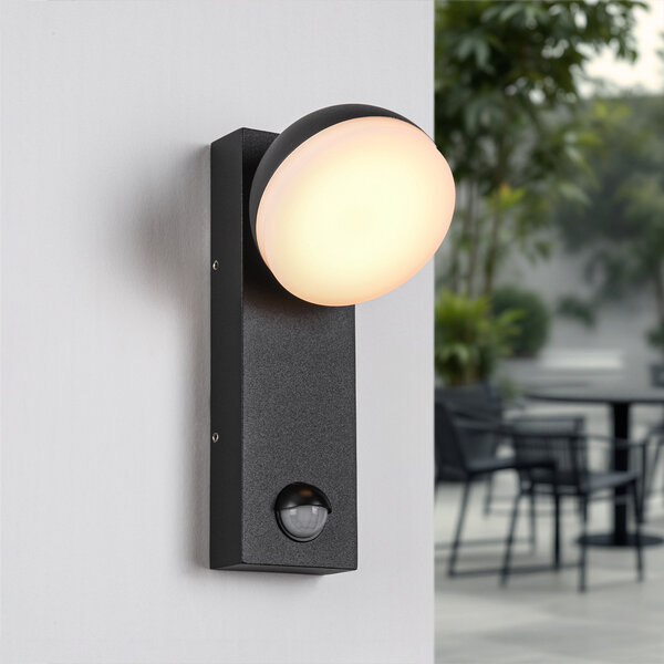 Industriell utomhusvägglampa Sil med sensor - svart med integrerad LED