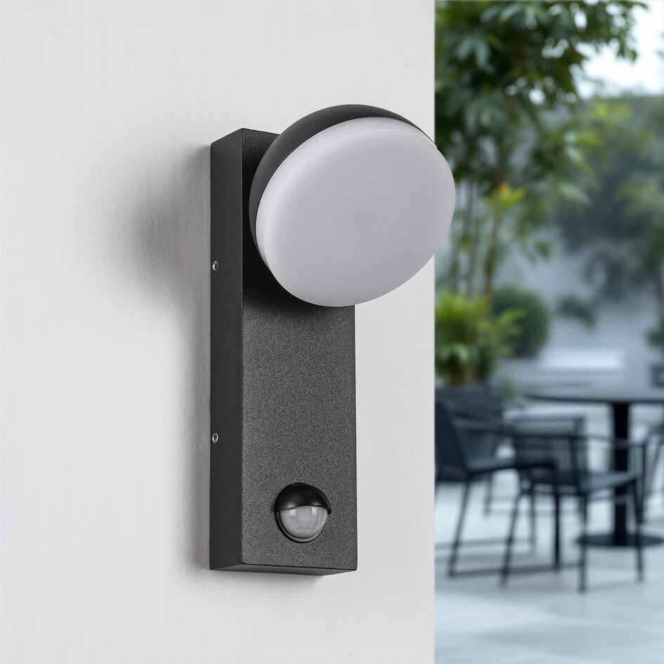 Industriell utomhusvägglampa Sil med sensor - svart med integrerad LED