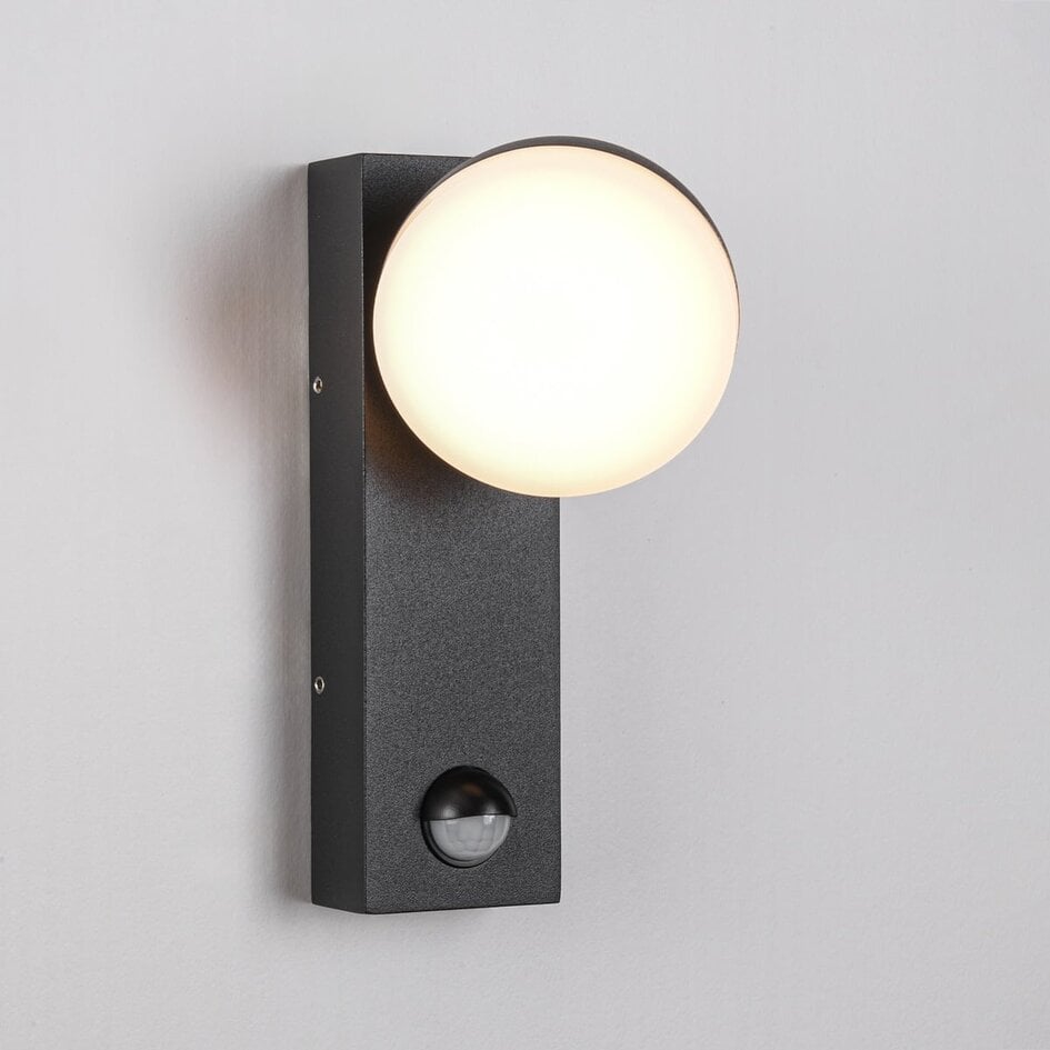 Industriell utomhusvägglampa Sil med sensor - svart med integrerad LED