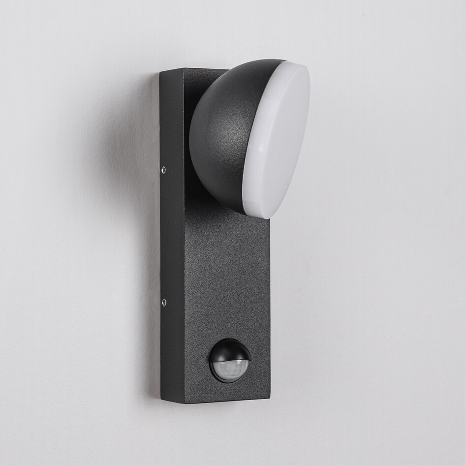 Industriell utomhusvägglampa Sil med sensor - svart med integrerad LED