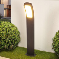 Modern stående utomhuslampa Dani - svart med integrerad LED