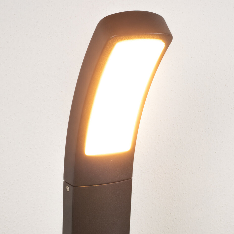 Modern stående utomhuslampa Dani - svart med integrerad LED