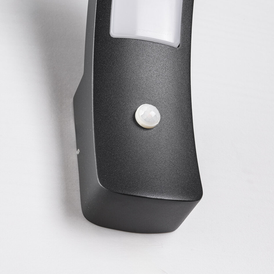 Modern utomhusvägglampa Noah med sensor - svart med integrerad LED