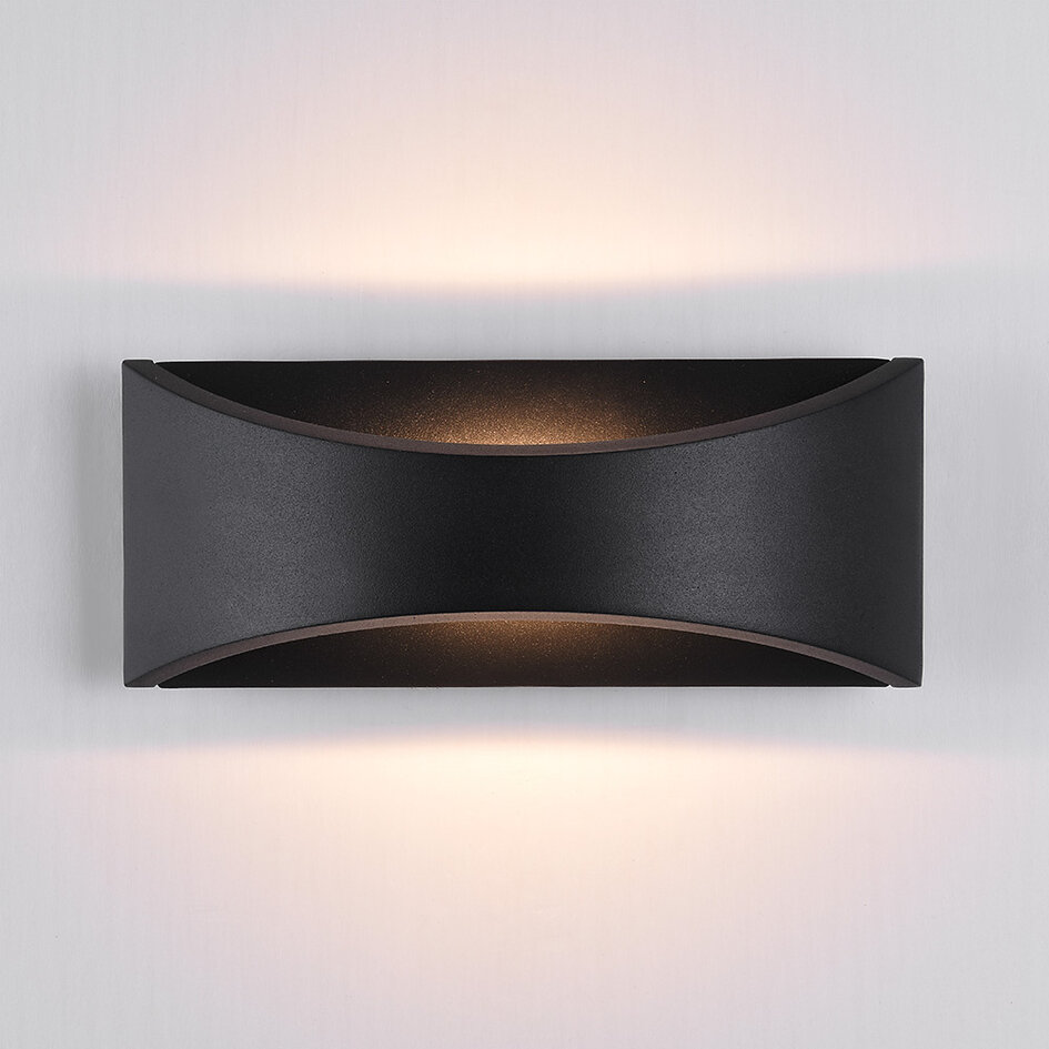 Industriell utomhusvägglampa Bremen - svart med integrerad LED