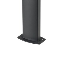 Modern stående utomhuslampa Reese med sensor - svart med integrerad LED