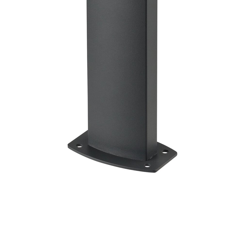 Modern stående utomhuslampa Reese med sensor - svart med integrerad LED