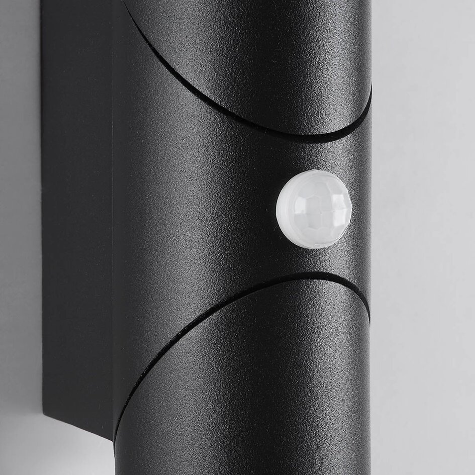 Justerbar rund utomhusvägglampa Tess med sensor - svart