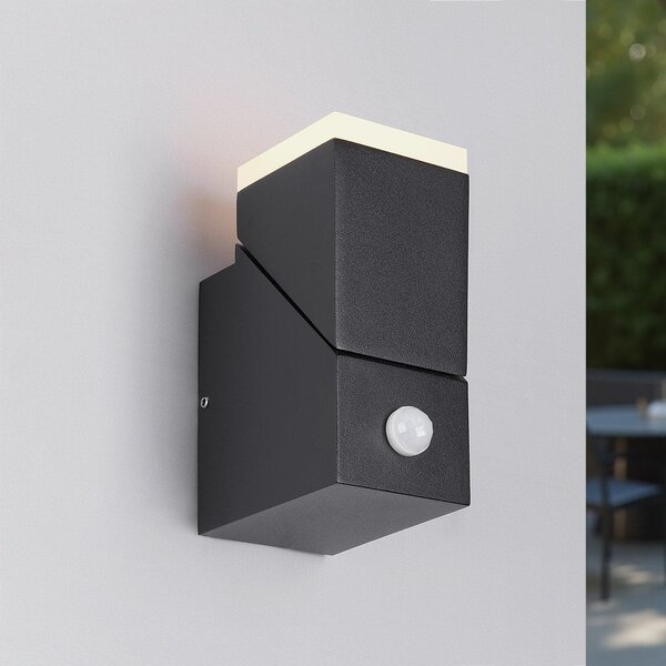 Justerbar utomhusvägglampa Mila med sensor - svart med integrerad LED