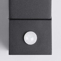 Justerbar utomhusvägglampa Mila med sensor - svart med integrerad LED