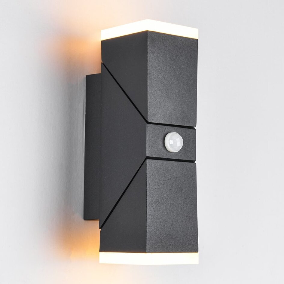 Justerbar utomhusvägglampa Michael med sensor och två lampor - svart med integrerad LED