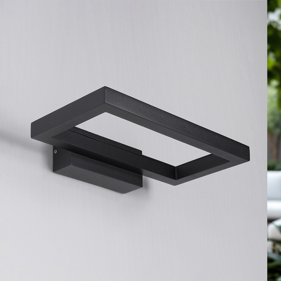 Designad utomhusvägglampa Isa - mattsvart med integrerad LED