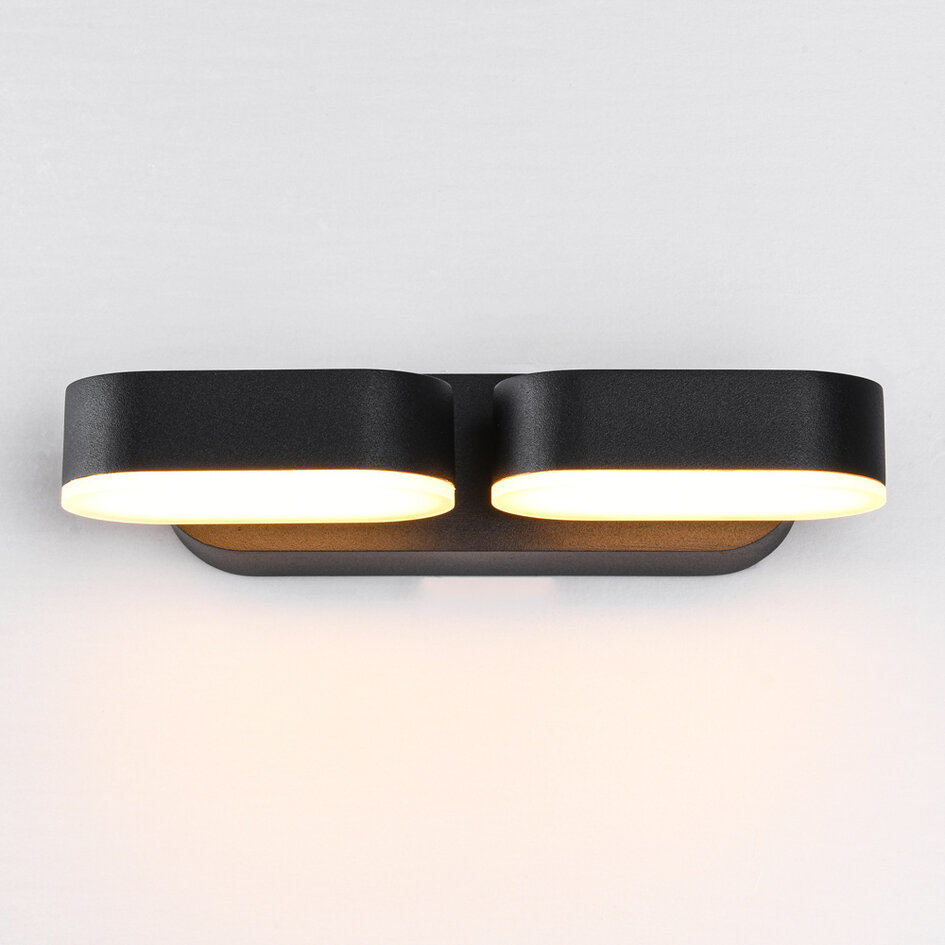 Justerbar utomhusvägglampa Stan med två lampor - svart med integrerad LED