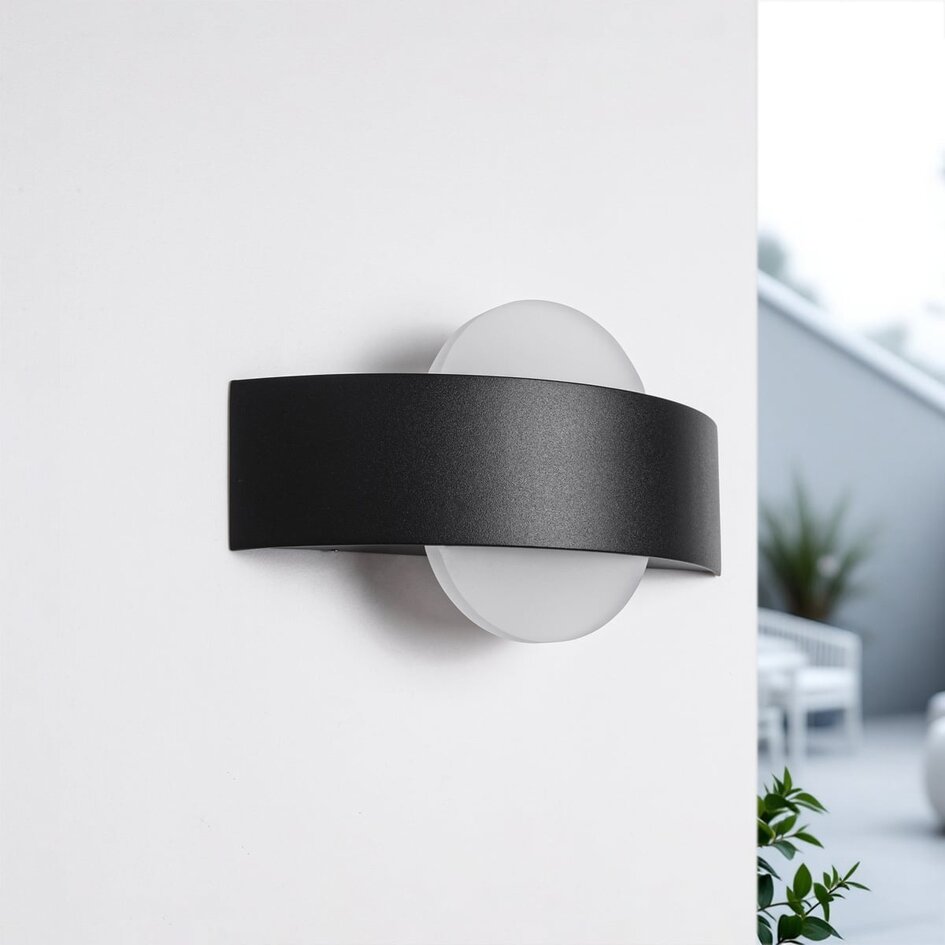 Modern utomhusvägglampa Esmee - svart med integrerad LED