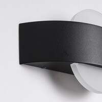 Modern utomhusvägglampa Esmee - svart med integrerad LED