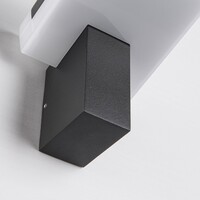 Industriell utomhusvägglampa Xavi - svart med integrerad LED