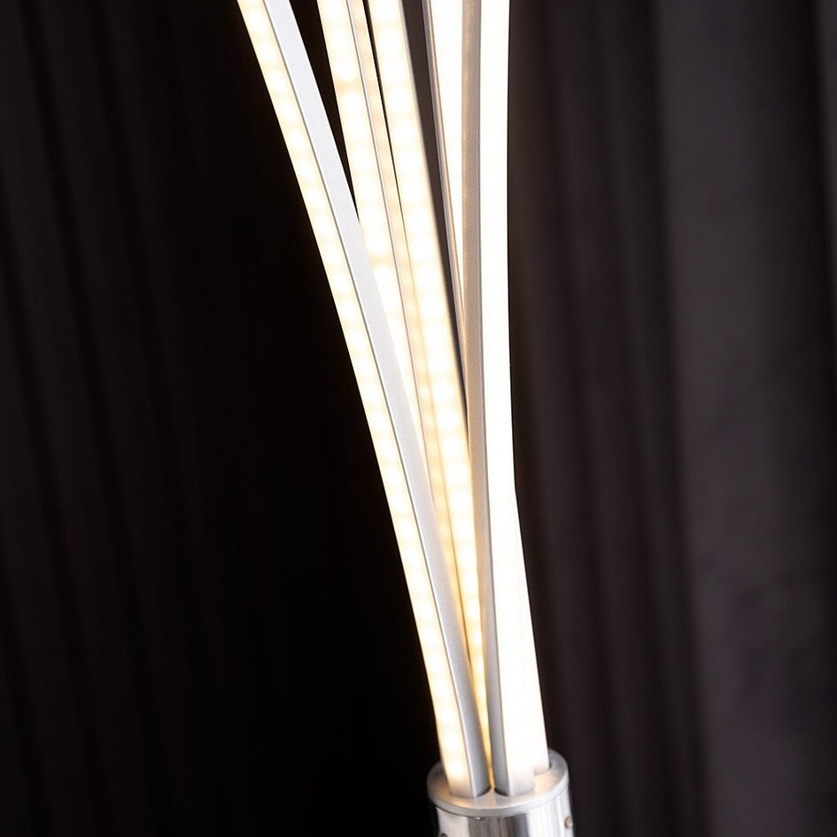 Design golvlampa Louis med integrerade lysdioder