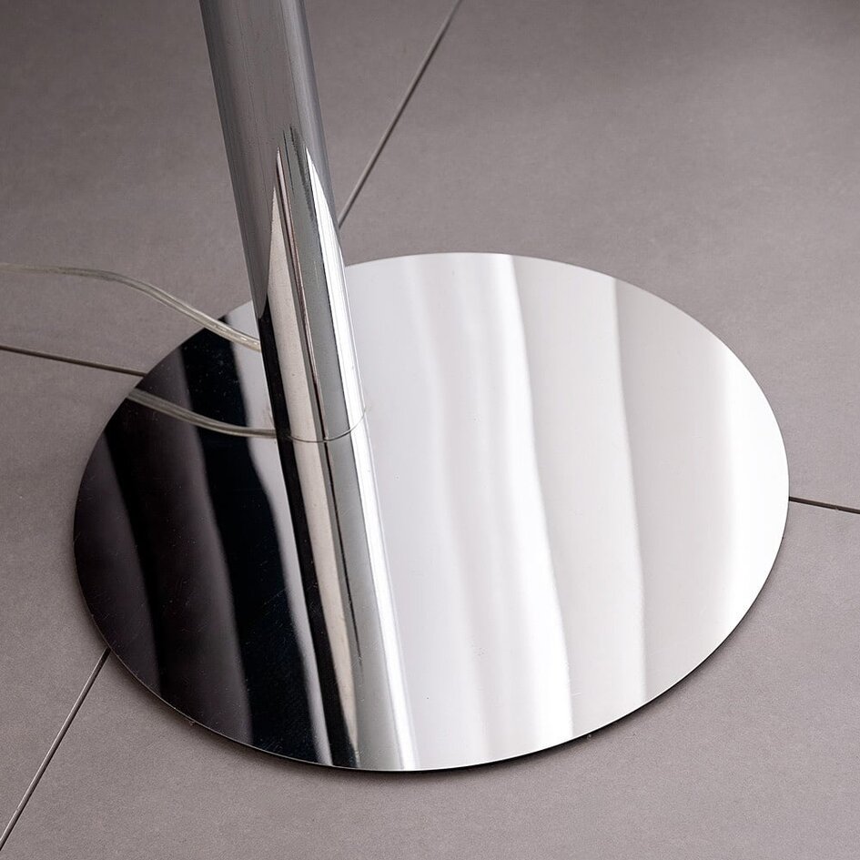 Design golvlampa Louis med integrerade lysdioder