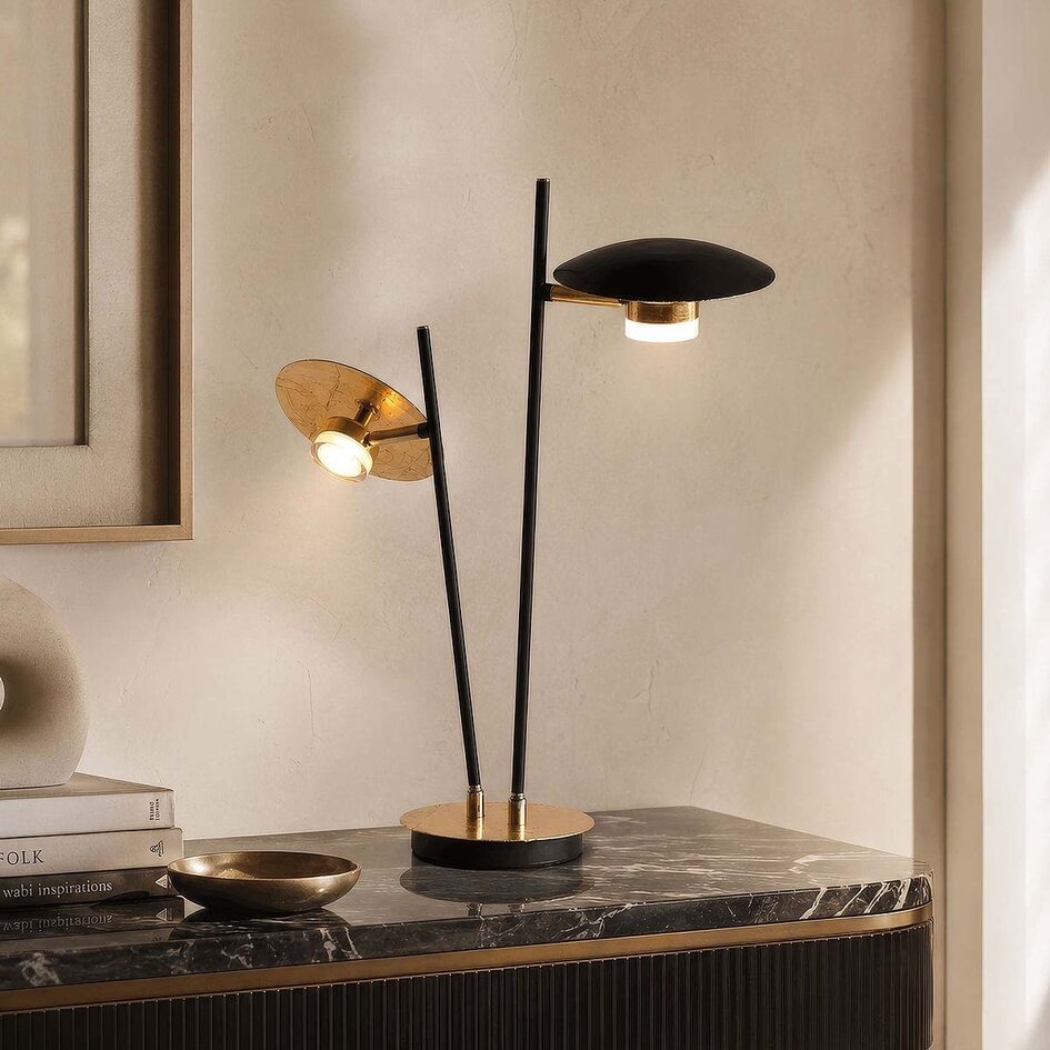 Bordslampa Lydia med två lampor och integrerad LED i svart med guld