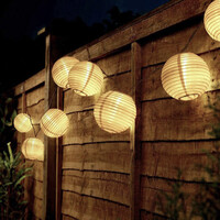 Solcellsdriven ljusslinga Paloma med vita lyktor