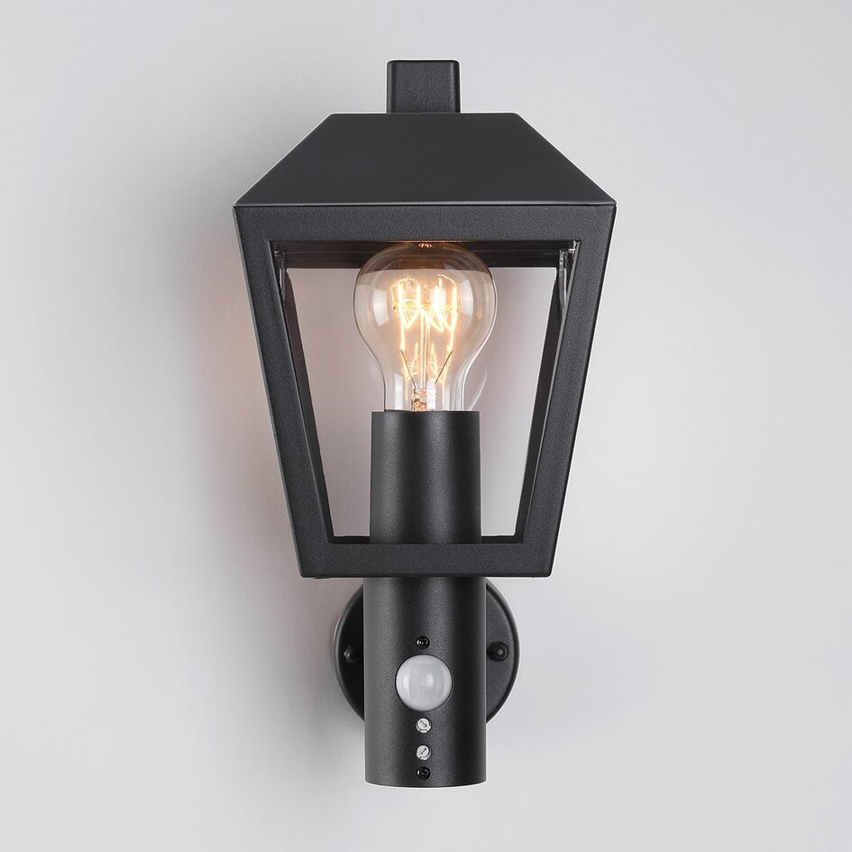 Lantlig utomhusvägglampa Dax med sensor - svart