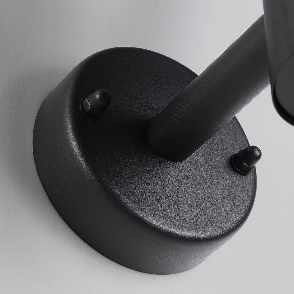 Lantlig utomhusvägglampa Dax med sensor - svart