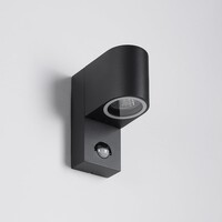 Modern utomhusvägglampa Kurt med sensor - svart