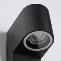 Modern utomhusvägglampa Kurt med sensor - svart
