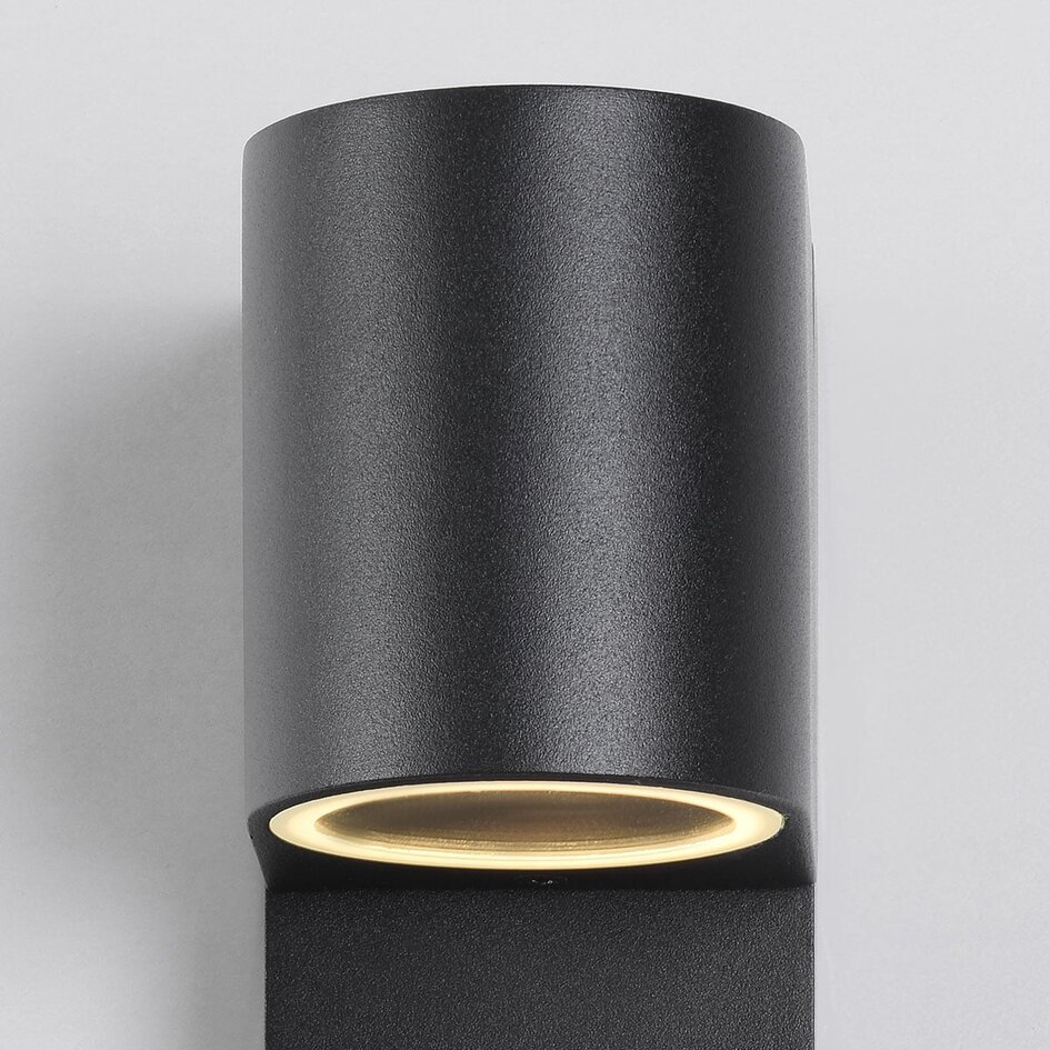 Modern utomhusvägglampa Kurt med sensor - svart