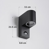 Modern utomhusvägglampa Kurt med sensor - svart
