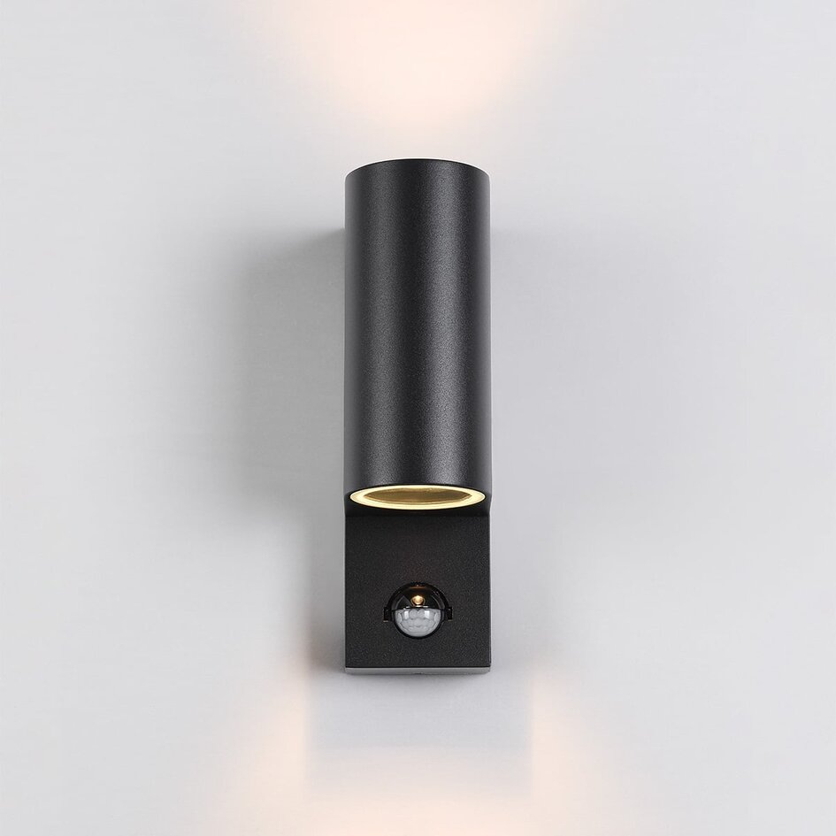 Utomhusvägglampa Curtis med sensor och två lampor - svart
