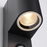 Utomhusvägglampa Curtis med sensor och två lampor - svart