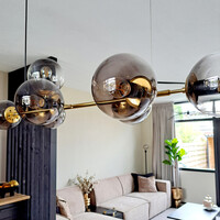 Designad pendellampa Sette med sju lampor - rökfärgat glas och guld
