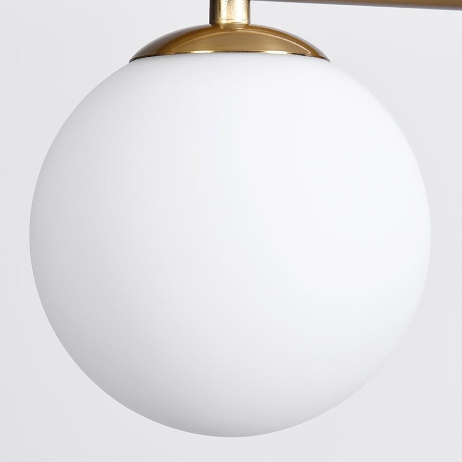 Designad taklampa Asun med fyra lampor - guld och mjölkvitt glas