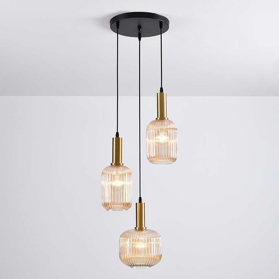 Designad pendellampa Sita med tre lampor - svart och guld med amberfärgat glas